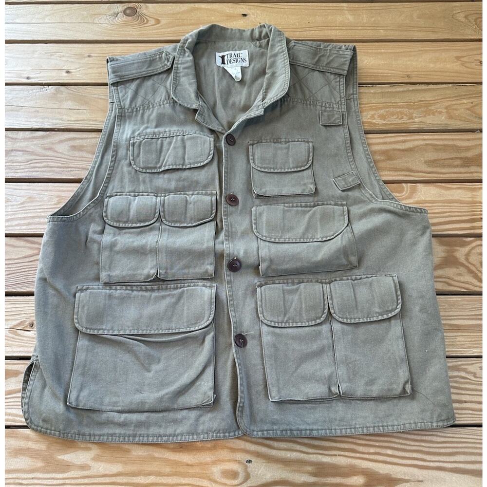 Trail Designs Men’s Fishing Vest Size Large Beige Buttoned Front Pocket